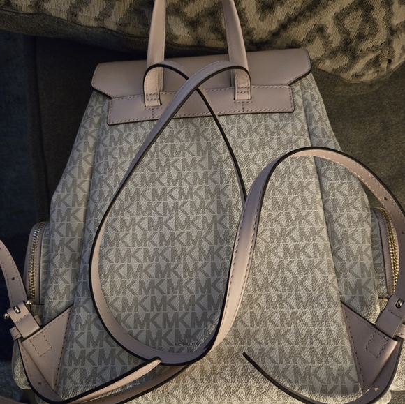 Michael Kors Jetset Large Logo Backpack in Blush - Picture 3 of 5
